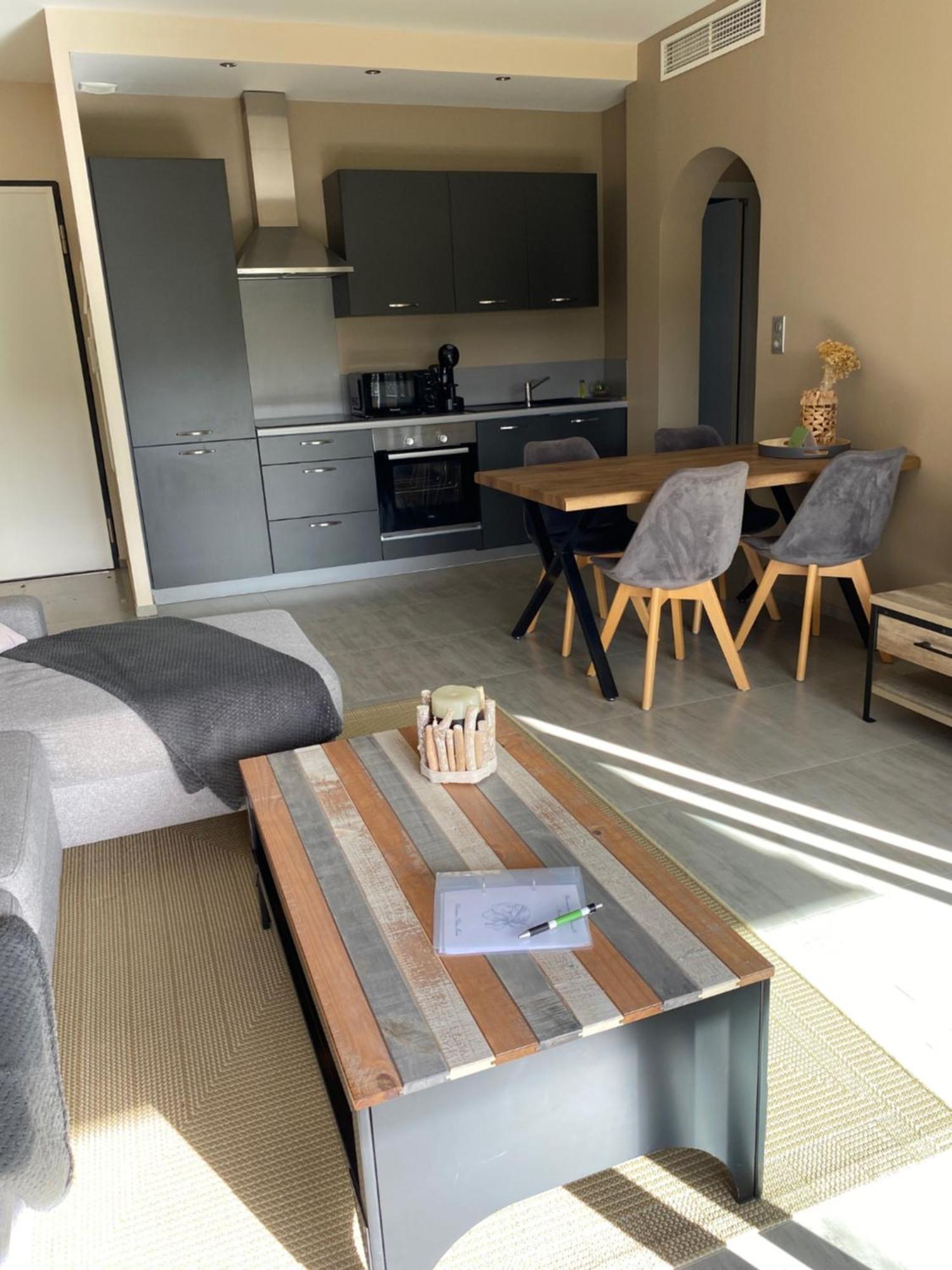 Residence Petru-Maria Проприано Екстериор снимка